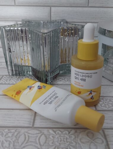 Освітлювальний серум з вітаміном C та ніацинамідом Round Lab Vita Niacinamide Dark Spot Serum photo review