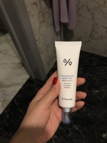 Сонцезахисний крем із гіалуроновою кислотою Dr. Ceuracle Hyal Reyouth Moist Sun SPF 50 photo review