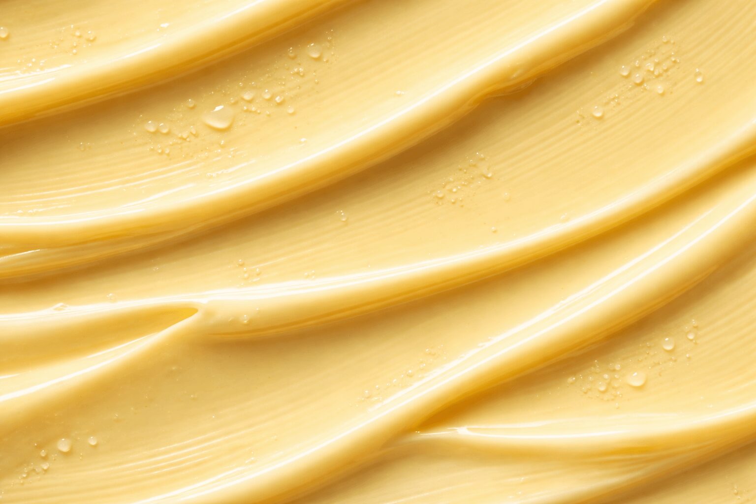 Ретиналь для шкіри: як працює та чим кращий за ретинол