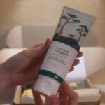 Очищувальна пінка з екстрактом голок сосни ROUND LAB Pine Calming Cica Cleanser